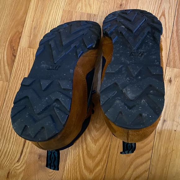 Vintage 1990’s Nike Hiking Shoes - Picture 5 of 7